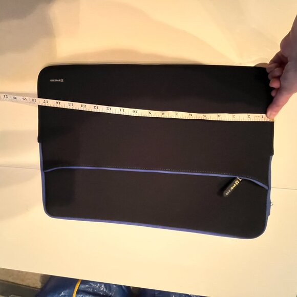 Laptop and Computer Cushioned Case Zipper Closure by Evercase - Used Twice - Picture 13 of 13